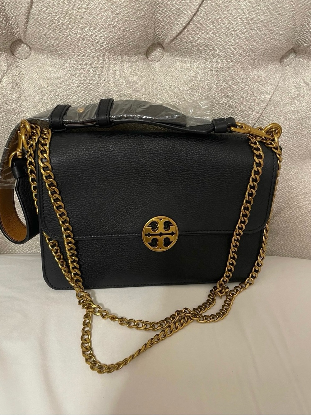 Tory Burch Chelsea Black Leather Fleming Shoulder Bag with Gold Chain